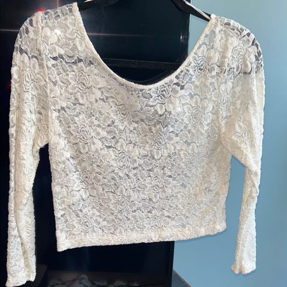 Divided White Lace Blouse - Picture 2 of 8
